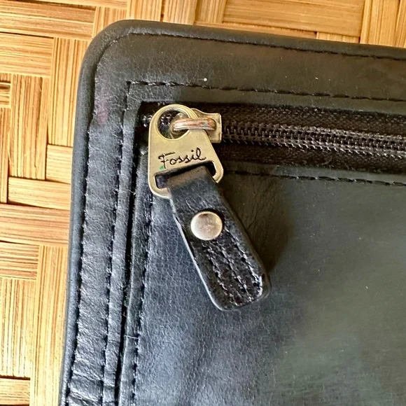 Fossil Black Leather Tab Wallet - Picture 6 of 6